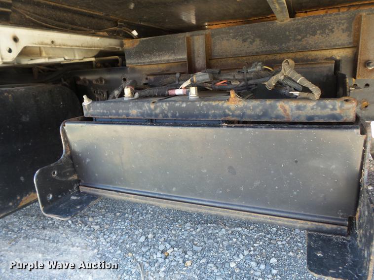 image for item DB7083 2005 International 4200 flatbed truck