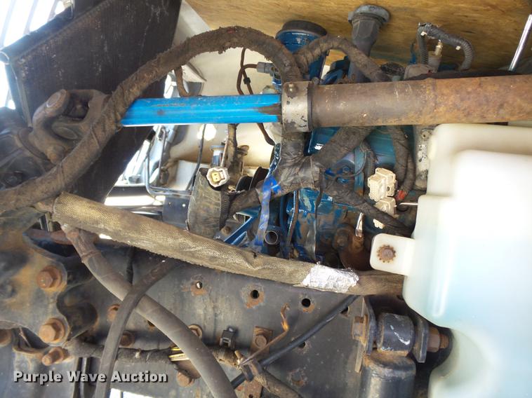 image for item DB7083 2005 International 4200 flatbed truck