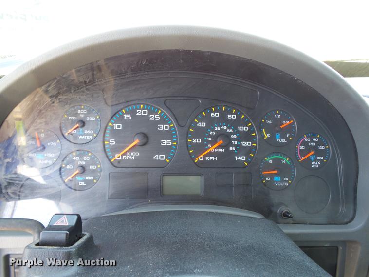 image for item DB7083 2005 International 4200 flatbed truck