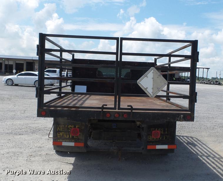 image for item DB7099 2000 Ford F450 Super Duty XL flatbed truck