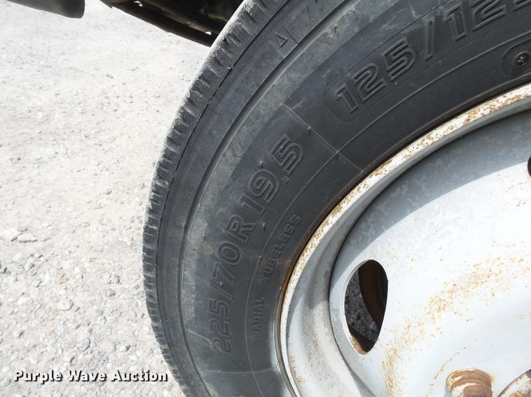 image for item DB7099 2000 Ford F450 Super Duty XL flatbed truck