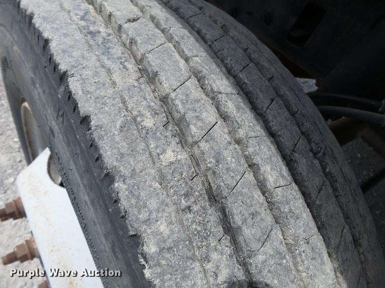 image for item DB7099 2000 Ford F450 Super Duty XL flatbed truck