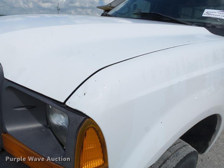 image for item DB7099 2000 Ford F450 Super Duty XL flatbed truck