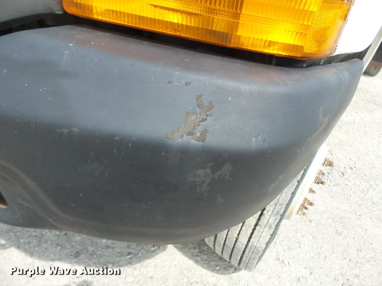 image for item DB7099 2000 Ford F450 Super Duty XL flatbed truck