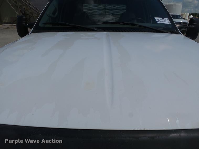 image for item DB7099 2000 Ford F450 Super Duty XL flatbed truck