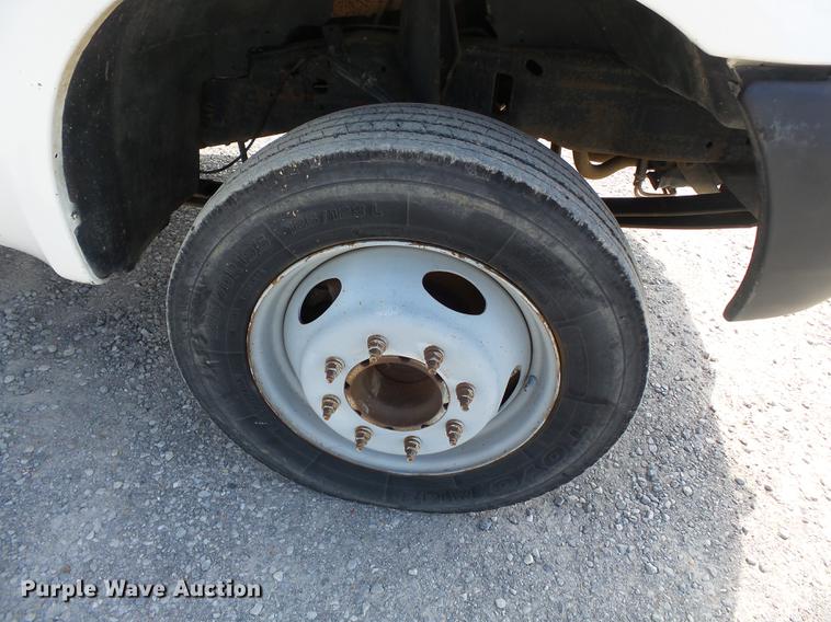 image for item DB7099 2000 Ford F450 Super Duty XL flatbed truck