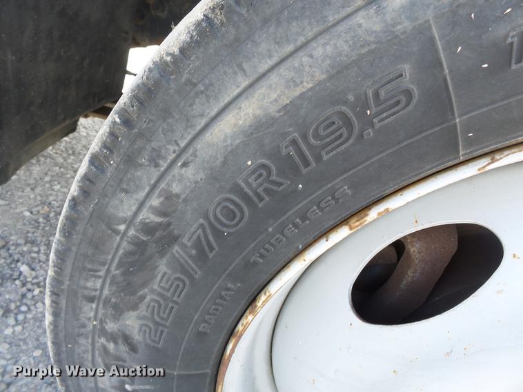 image for item DB7099 2000 Ford F450 Super Duty XL flatbed truck