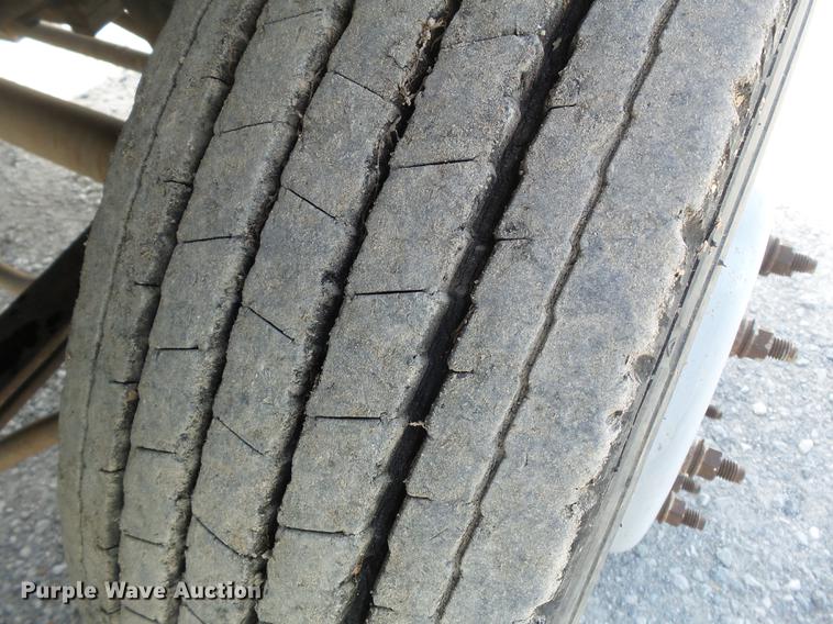 image for item DB7099 2000 Ford F450 Super Duty XL flatbed truck