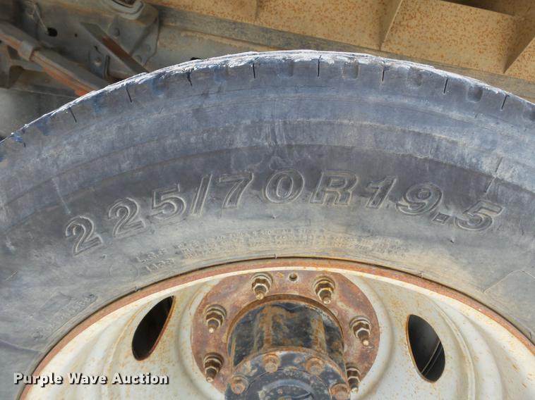 image for item DB7099 2000 Ford F450 Super Duty XL flatbed truck