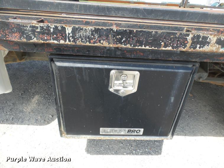 image for item DB7099 2000 Ford F450 Super Duty XL flatbed truck