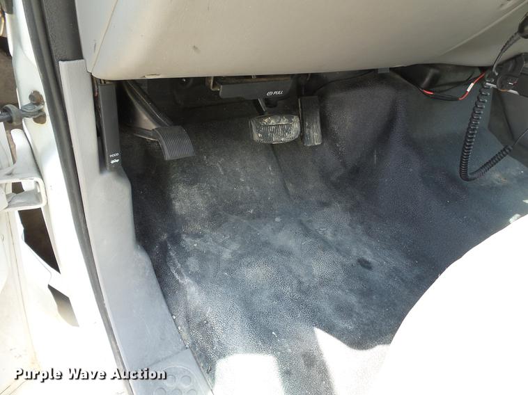 image for item DB7099 2000 Ford F450 Super Duty XL flatbed truck