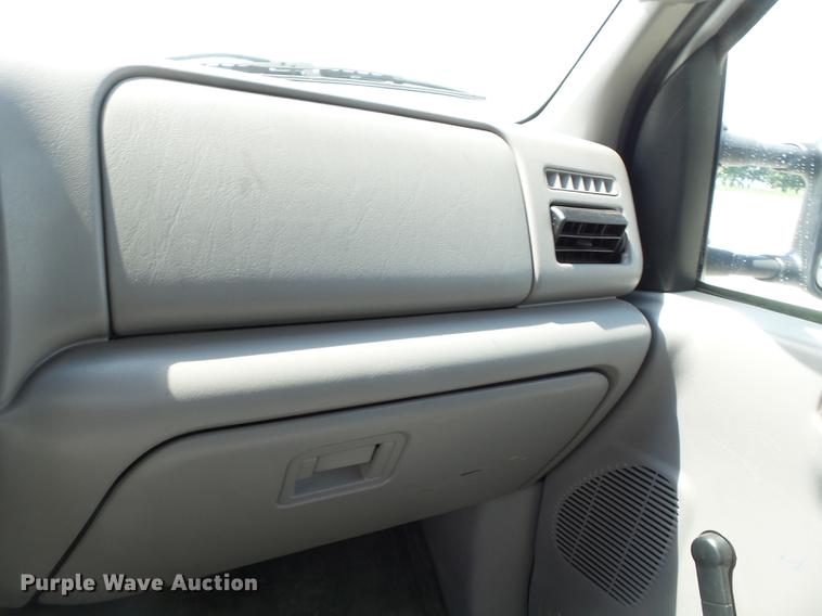 image for item DB7099 2000 Ford F450 Super Duty XL flatbed truck