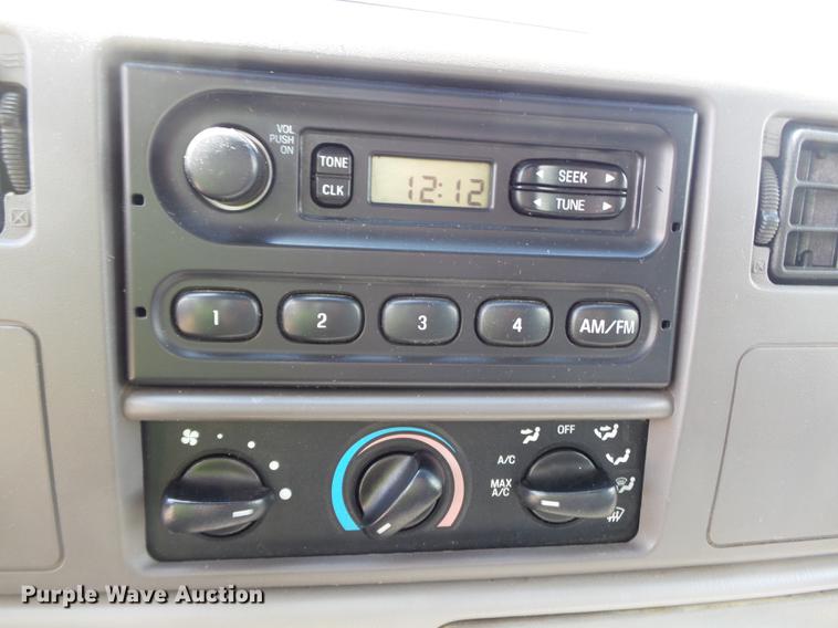 image for item DB7099 2000 Ford F450 Super Duty XL flatbed truck