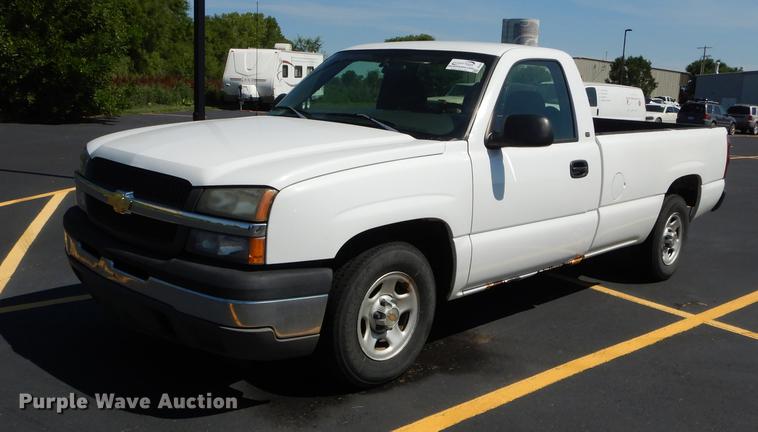 image for item DB8340 2004 Chevrolet Silverado 1500 pickup truck