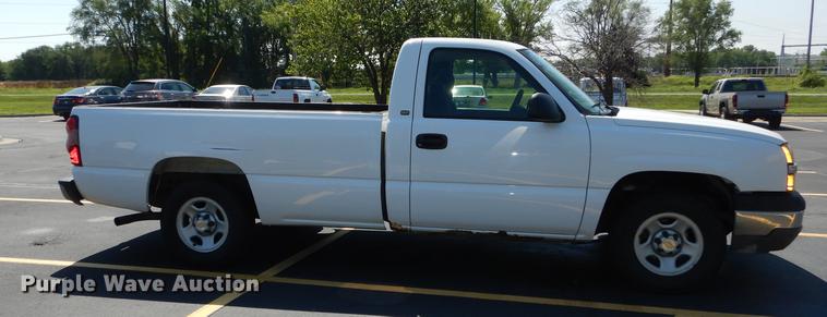 image for item DB8340 2004 Chevrolet Silverado 1500 pickup truck