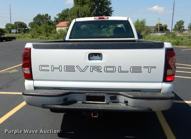 image for item DB8340 2004 Chevrolet Silverado 1500 pickup truck