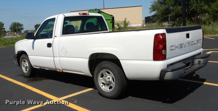 image for item DB8340 2004 Chevrolet Silverado 1500 pickup truck