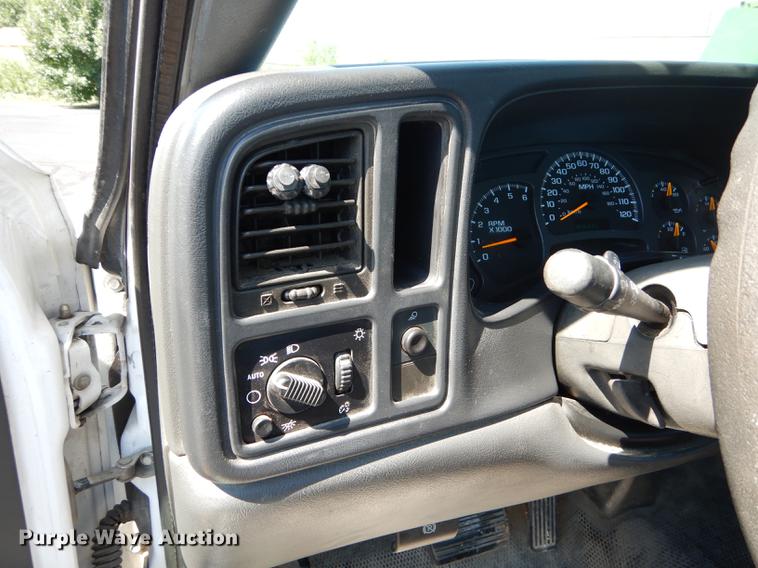 image for item DB8340 2004 Chevrolet Silverado 1500 pickup truck
