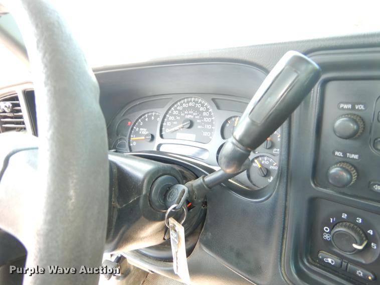 image for item DB8340 2004 Chevrolet Silverado 1500 pickup truck