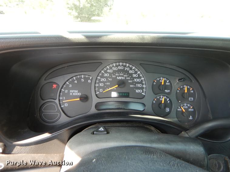 image for item DB8340 2004 Chevrolet Silverado 1500 pickup truck