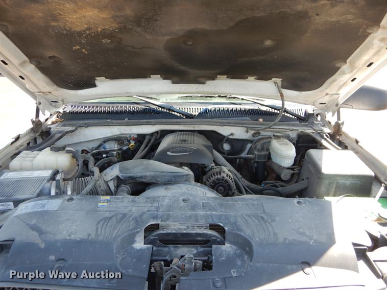 image for item DB8340 2004 Chevrolet Silverado 1500 pickup truck