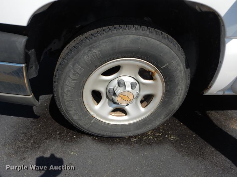 image for item DB8340 2004 Chevrolet Silverado 1500 pickup truck