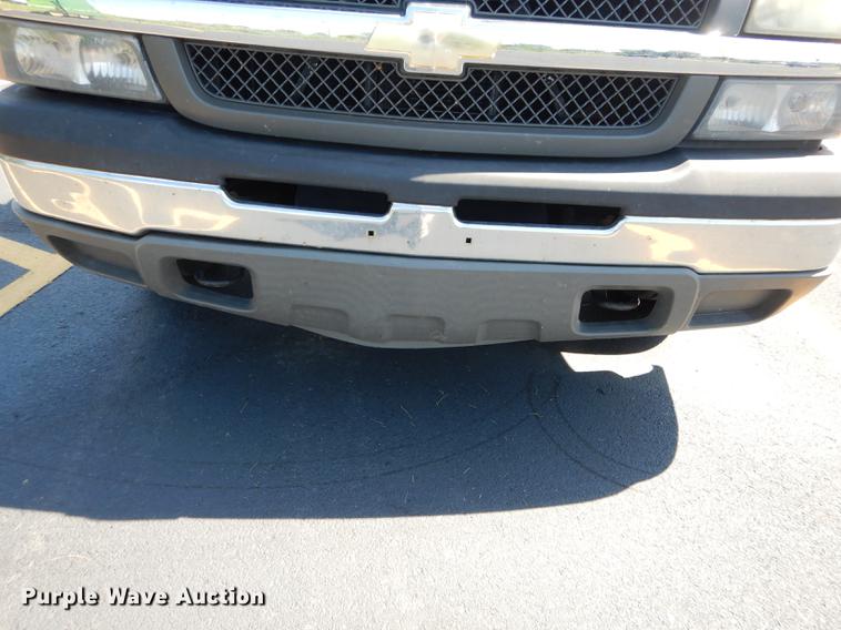 image for item DB8340 2004 Chevrolet Silverado 1500 pickup truck