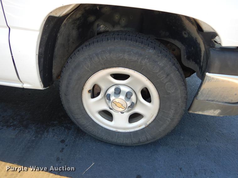 image for item DB8340 2004 Chevrolet Silverado 1500 pickup truck