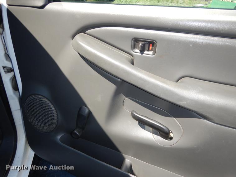 image for item DB8340 2004 Chevrolet Silverado 1500 pickup truck