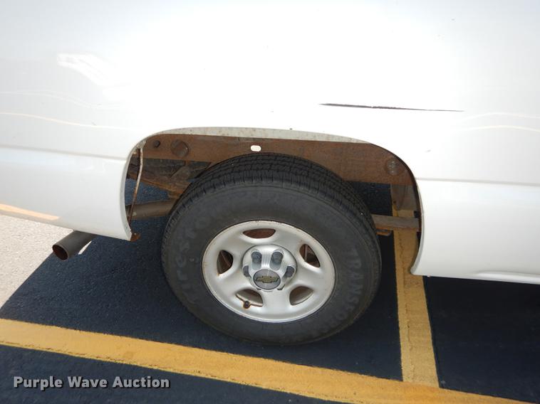 image for item DB8340 2004 Chevrolet Silverado 1500 pickup truck