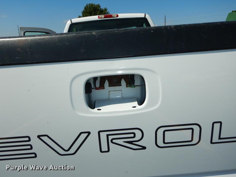 image for item DB8340 2004 Chevrolet Silverado 1500 pickup truck