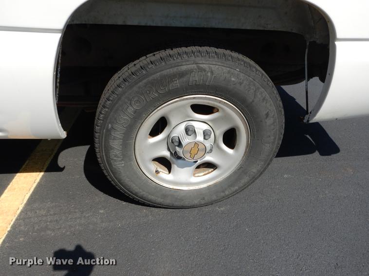 image for item DB8340 2004 Chevrolet Silverado 1500 pickup truck