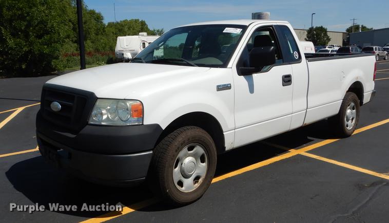 image for item DB8398 2006 Ford F150 XL pickup truck