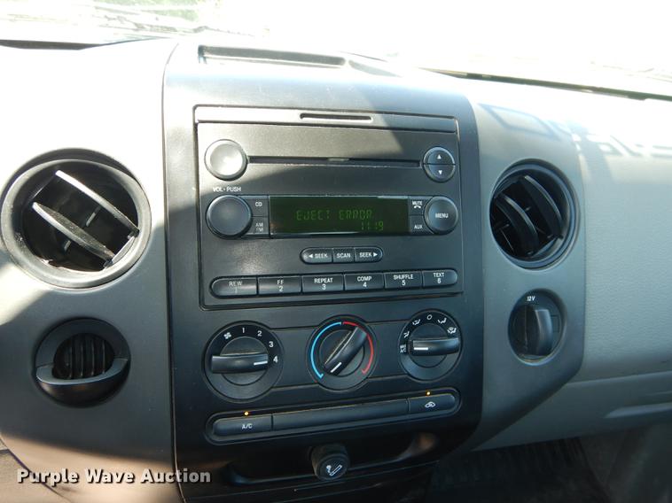 image for item DB8398 2006 Ford F150 XL pickup truck