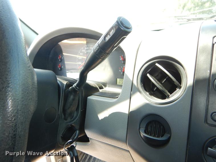 image for item DB8398 2006 Ford F150 XL pickup truck