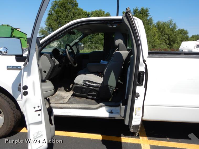 image for item DB8398 2006 Ford F150 XL pickup truck