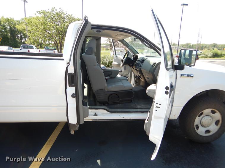 image for item DB8398 2006 Ford F150 XL pickup truck