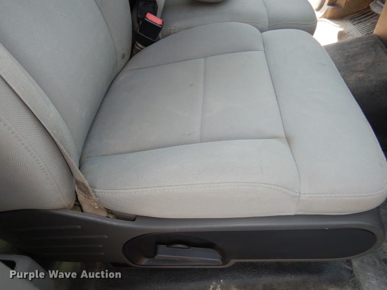 image for item DB8398 2006 Ford F150 XL pickup truck