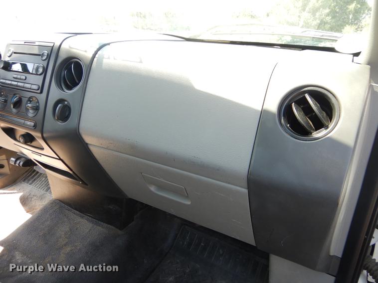 image for item DB8398 2006 Ford F150 XL pickup truck