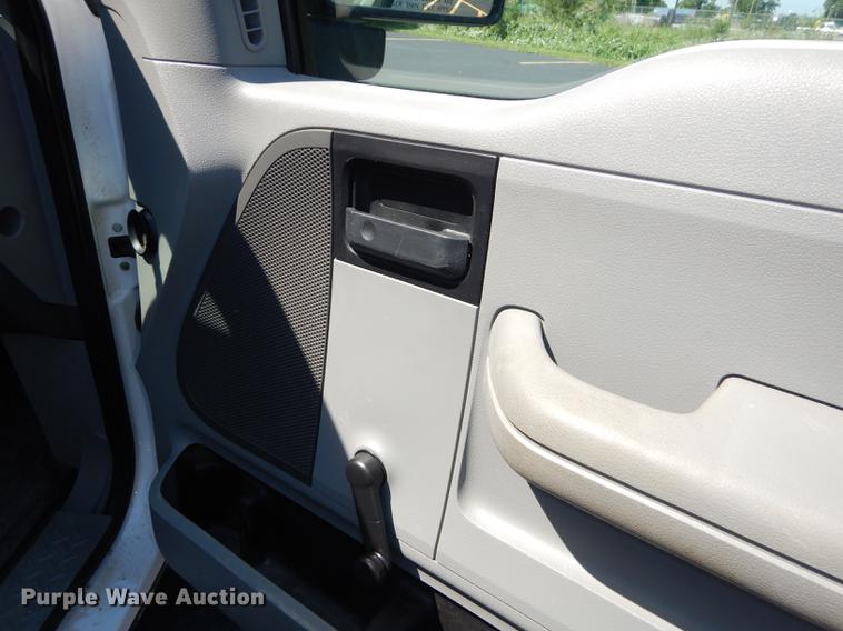 image for item DB8398 2006 Ford F150 XL pickup truck