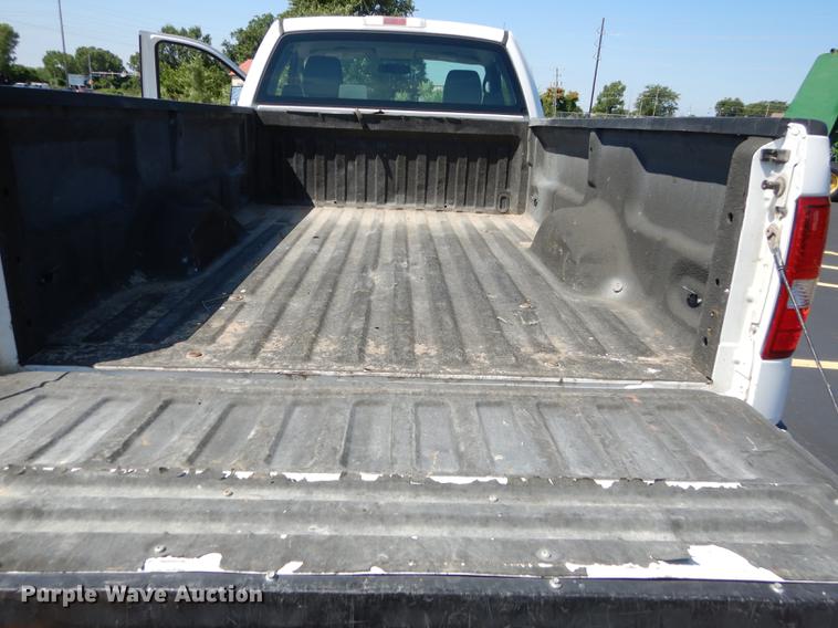 image for item DB8398 2006 Ford F150 XL pickup truck