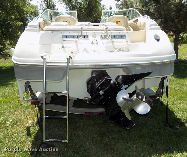 image for item DB8669 2000 Mariah Jubilee 214 deck boat