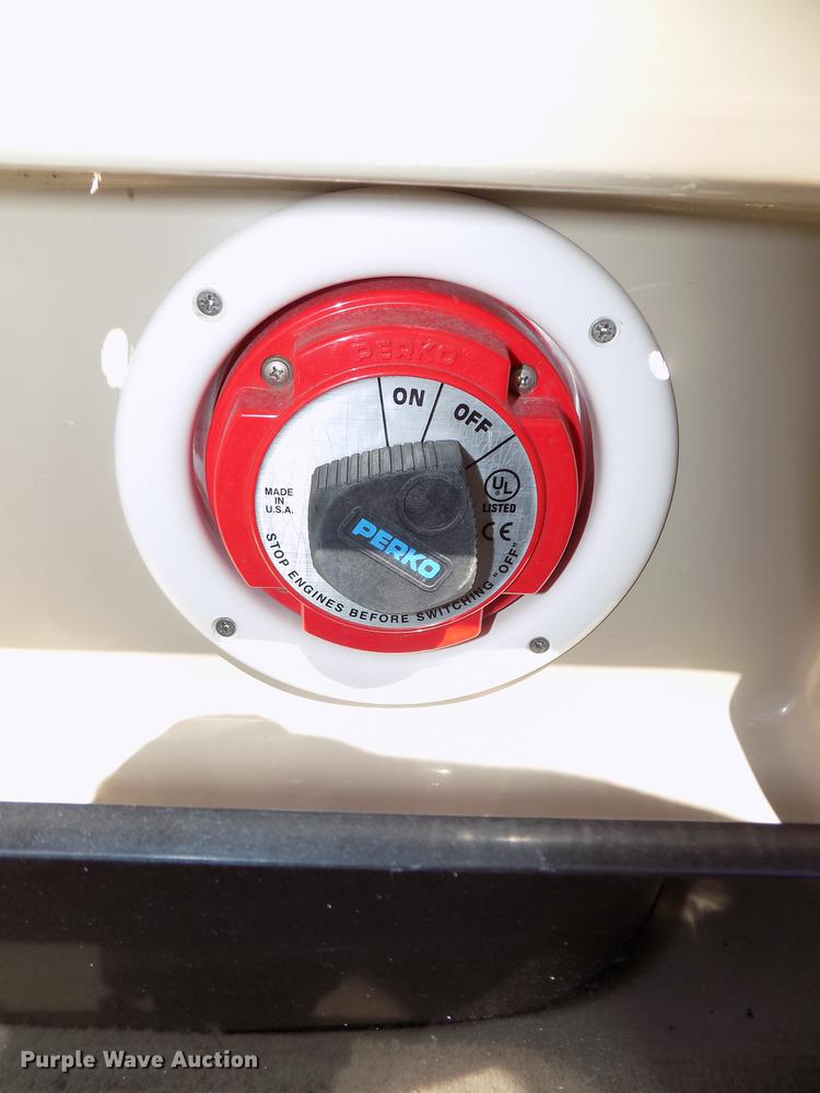 image for item DB8669 2000 Mariah Jubilee 214 deck boat