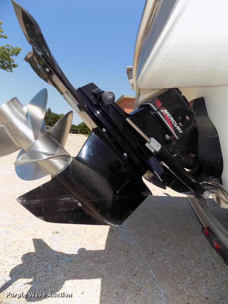 image for item DB8669 2000 Mariah Jubilee 214 deck boat