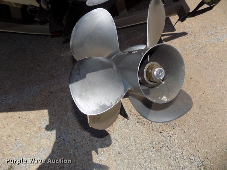 image for item DB8669 2000 Mariah Jubilee 214 deck boat