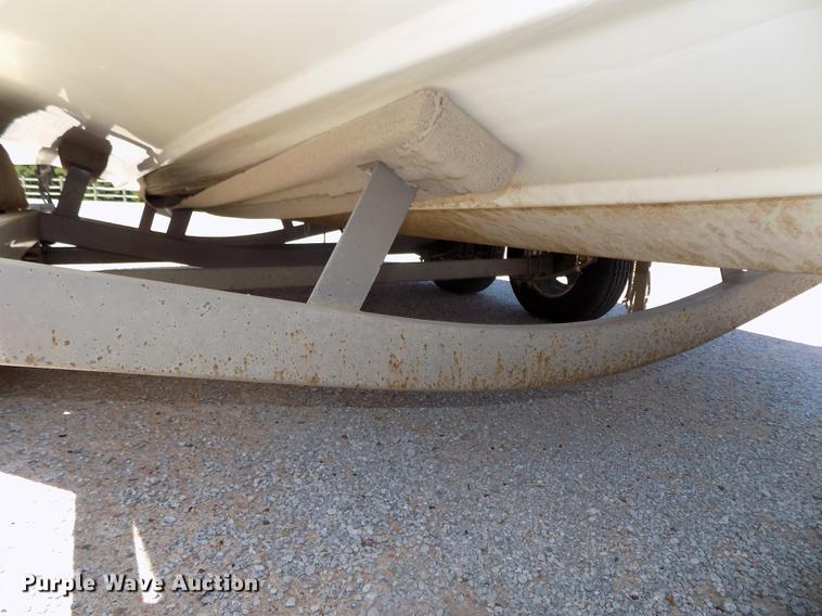 image for item DB8669 2000 Mariah Jubilee 214 deck boat