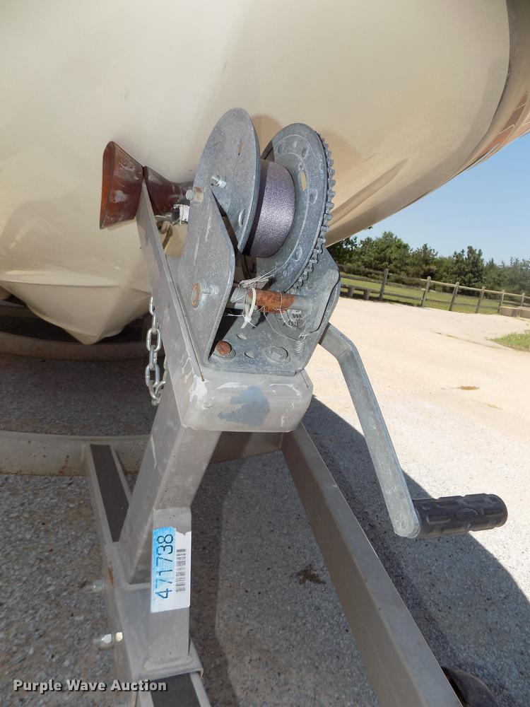 image for item DB8669 2000 Mariah Jubilee 214 deck boat