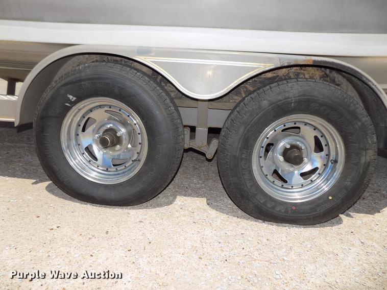 image for item DB8669 2000 Mariah Jubilee 214 deck boat