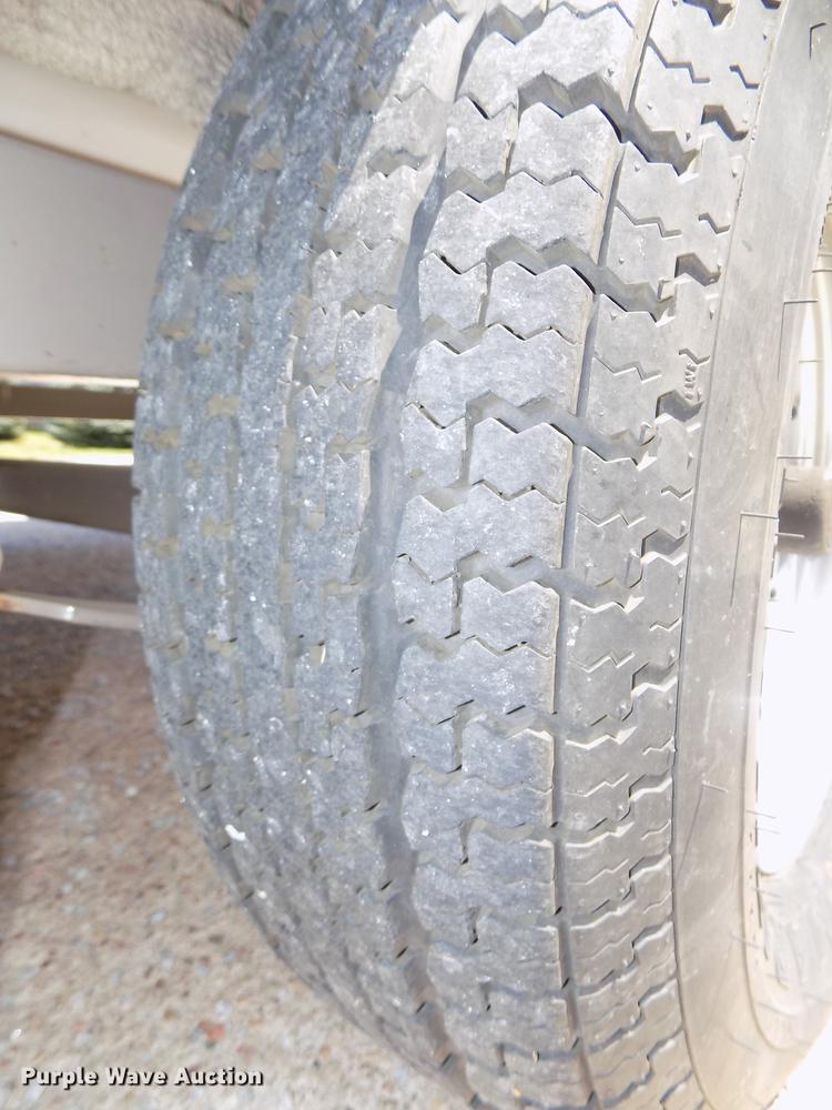 image for item DB8669 2000 Mariah Jubilee 214 deck boat