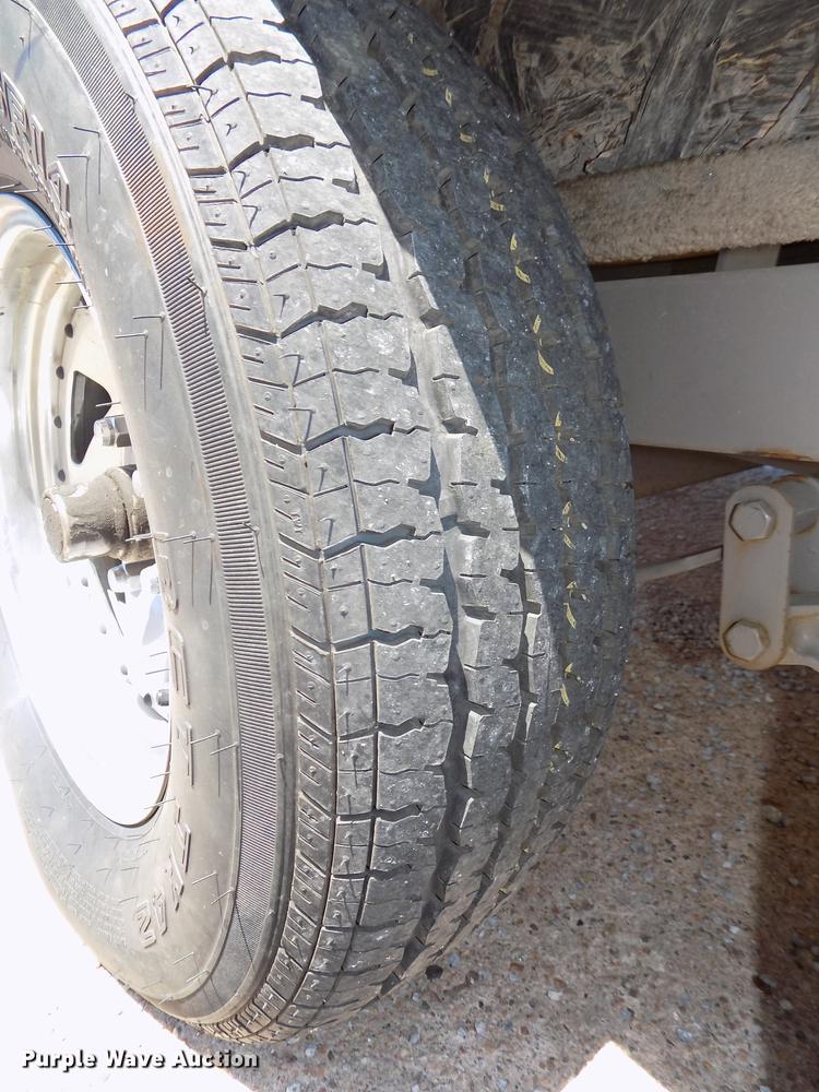 image for item DB8669 2000 Mariah Jubilee 214 deck boat